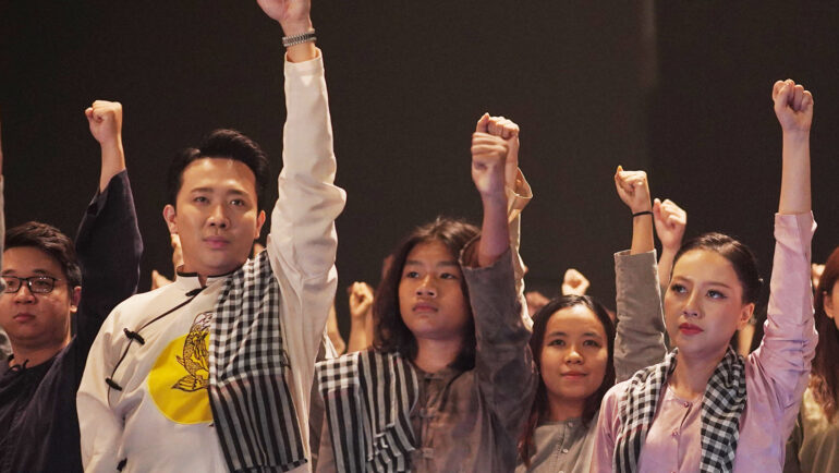 Từ trái qua: Trấn Thành - vai bác Ba Phi, Kỳ Phong - vai Cò, Băng Di - vai Tư Mắm trong MV nhạc phim. Ảnh: Huyền Đỗ