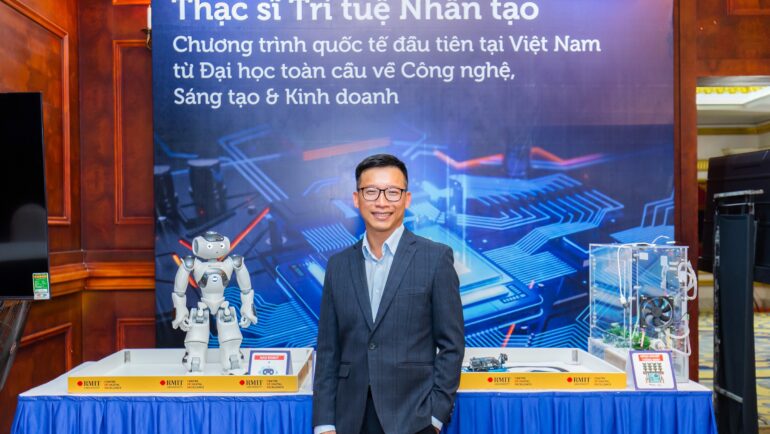 TS. Đinh Ngọc Minh tại sự kiện AI4VN 2022. Ảnh: Tùng Đinh