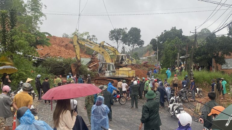 Hiện trường sạt lở tại xã Đạ KNàng chiều 20/7. Ảnh: Thuý Hằng