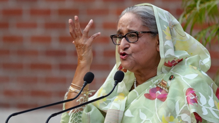 Bà Sheikh Hasina phát biểu tại Dhaka, Bangladesh, ngày 8/1. Ảnh: Reuters