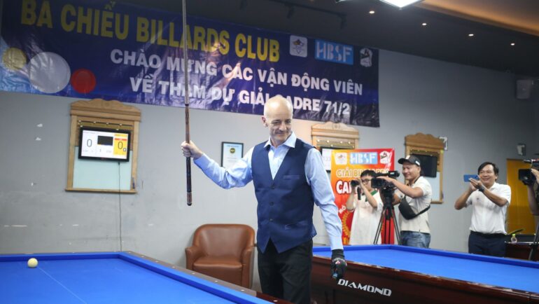 Gretillat  mừng sau lượt cơ ghi 250 điểm tối 30/7. Ảnh: Đông Huyền