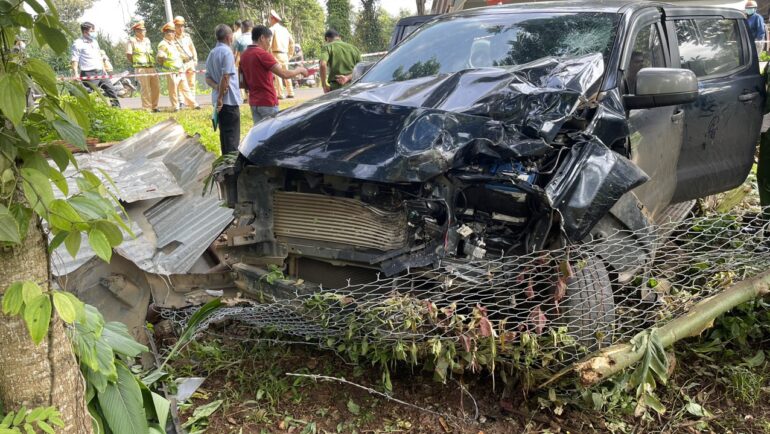 Hiện trường tai nạn do Trần Doãn Tùng gây ra sáng nay. Ảnh: Ngọc Oanh