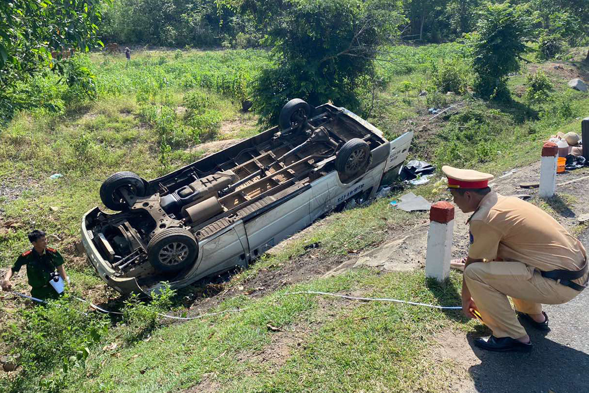 Hiện trường vụ tai nạn sáng nay trên đèo Tô Na. Ảnh: Ngọc Oanh