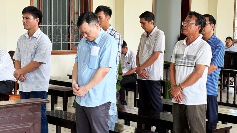 Các bị cáo tại tòa, chiều 16/8. Ảnh: An Bình