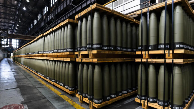 Đạn pháo 155 mm tại nhà máy ở thành phố Scranton, bang Pennsylvania, Mỹ tháng 4/2023. Ảnh: AP