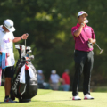 Hideki Matsuyama bên caddie mượn Taiga Tabuchi tại vòng hai FedEx St. Jude Championship trên sân TPC Southwind, Memphis, Tennessee, Mỹ ngày 16/8/2024. Ảnh: AFP