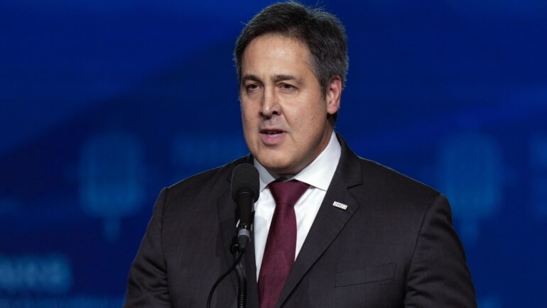 Ông Paul Dans, thành viên của Heritage Foundation đồng thời là giám đốc Dự án 2025, tại Nashville ngày 22/2. Ảnh: AP