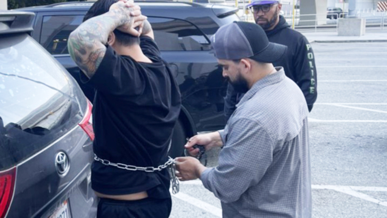 Polie Phan, một trong 2 nghi phạm gốc Việt mang truy nã Interpol khi Giết người tại Mỹ được Bộ Công an bàn giao cho cảnh sát Mỹ di lý về nước. Ảnh:Công an cung cấp