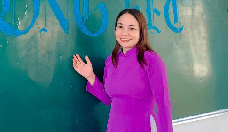 Cô Hoàng Thị Thái Hòa, giáo viên dạy Tin học trường THCS Quỳnh Bảng. Ảnh: NVCC