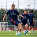 De Ligt tập buổi đầu cùng Man Utd tại Carrington, Manchester ngày 14/8. Ảnh: manutd.com