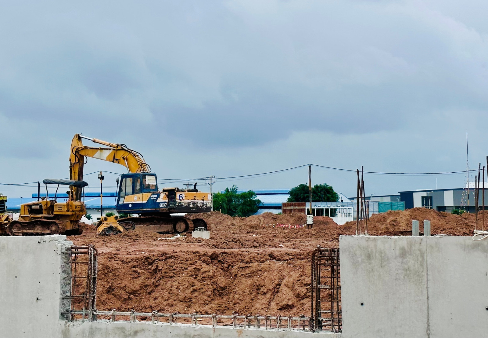 Trung tâm phân loại hàng tự động tại phường Phú Tân, TP.Thủ Dầu Một vừa khởi công xây dựng, dự kiến hoàn thành vào năm 2025. Ảnh: Baobinduong