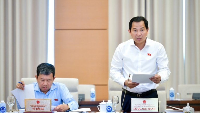 Ông Lê Quang Mạnh, Chủ nhiệm Ủy ban Tài chính ngân sách phát biểu tại phiên họp ngày 14/8. Ảnh: Trung tâm báo chí Quốc hội