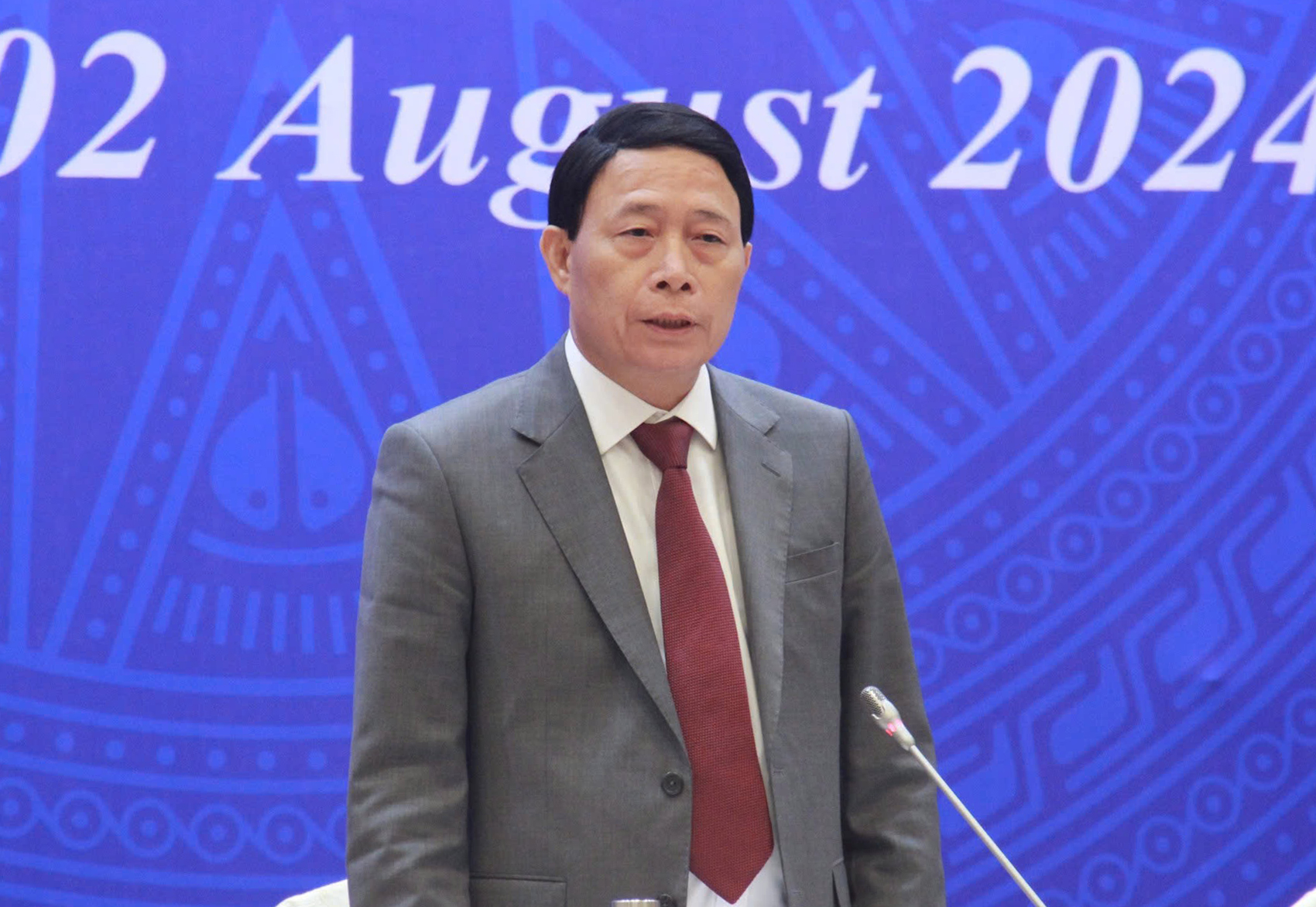 Thứ trưởng Lê Quốc Hùng tại họp báo, sáng 2/8. Ảnh: Phạm Dự