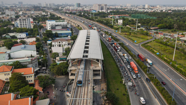 Metro số 1 chạy thử lần hai, từ ga Suối Tiên tới ga An Phú, ngày 26/4. Ảnh: Thanh Tùng