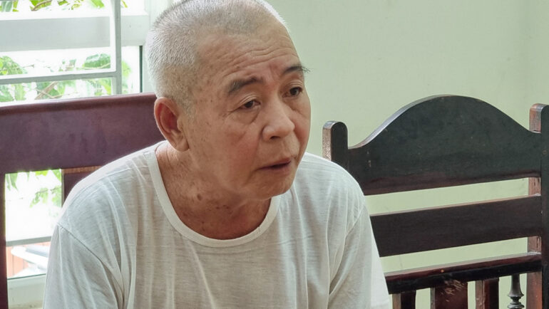 Nghi can Sỏn tại cơ quan điều tra. Ảnh: Hòa Vang