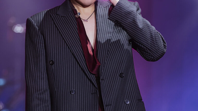 Noo Phước Thịnh cũng rơi nước mắt trên sân khấu khi xem video các fan thực hiện, ghi lại những khoảnh khắc nhận được cái giải thưởng âm nhạc trong suốt 15 năm ca hát của anh. Anh nói: Nhờ có khán giả luôn yêu thương, tôi mới có động lực quay lại sau thời gian tập trung cho chuyện cá nhân.