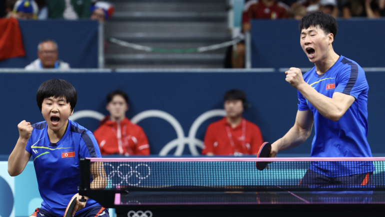 Ri Jong-sik (phải) và Kim Kum-yong (trái) đưa Triều Tiên góp mặt ở chung kết bóng bàn đôi nam nữ Olympic Paris 2024. Ảnh: Reuters