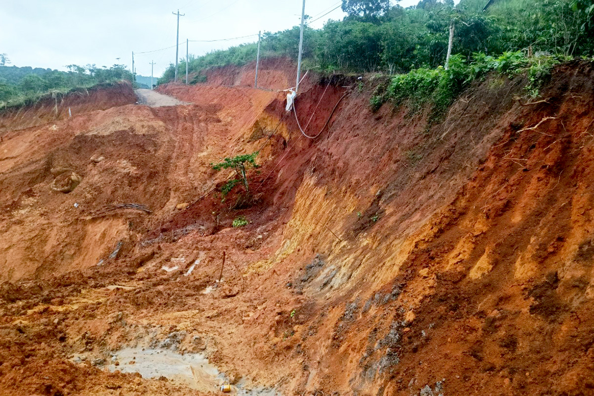 Hiện trường sạt lở đất. Ảnh: Khánh Hương