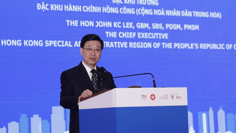 Ông Lý Gia Siêu, Trưởng Đặc khu Hành chính Hong Kong phát biểu trong chuyến thăm Việt Nam. Ảnh: HKTDC