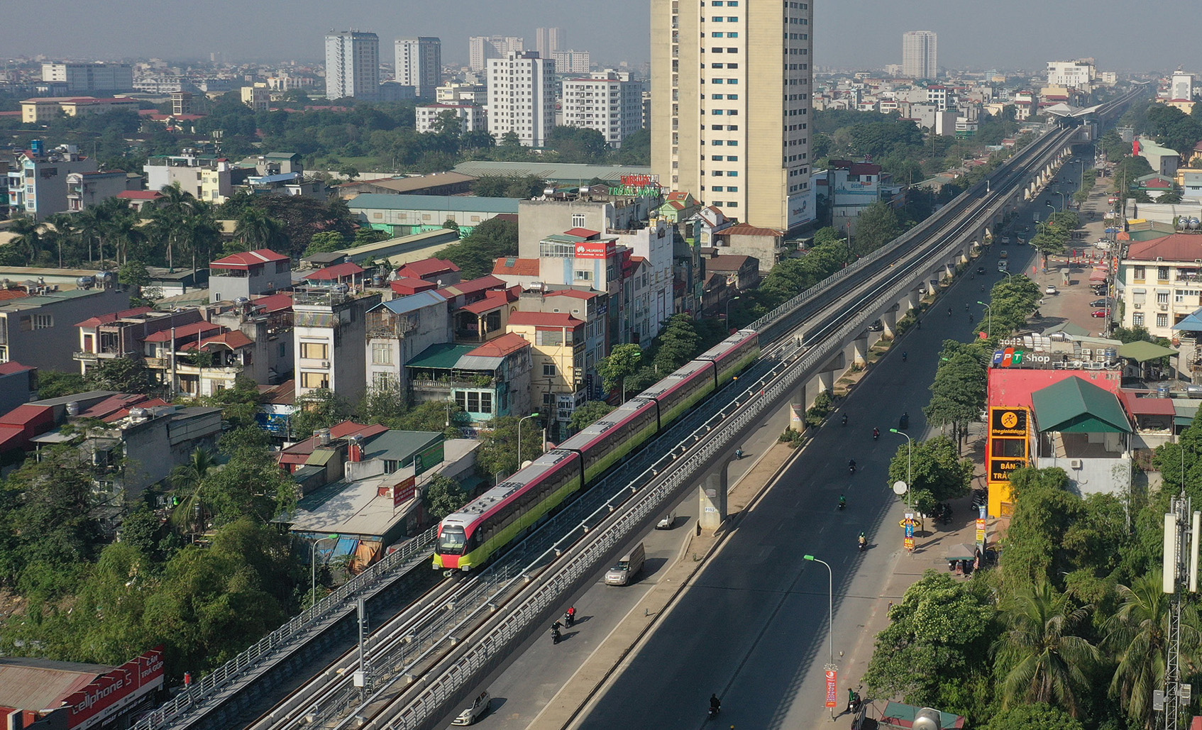 Đoàn tàu tuyến metro Nhổn - ga Hà Nội chạy thử đoạn trên cao vào tháng 7/2024. Ảnh: Ngọc Thành