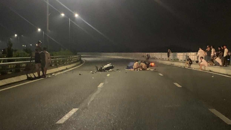 Hiện trường vụ tai nạn khiến hai thiếu niên tử vong tối 17/8. Ảnh: Xuân Hoa