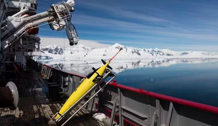 Các nhà khoa học thường xuyên thám hiểm Nam Đại Dương. Ảnh: Louise Biddle