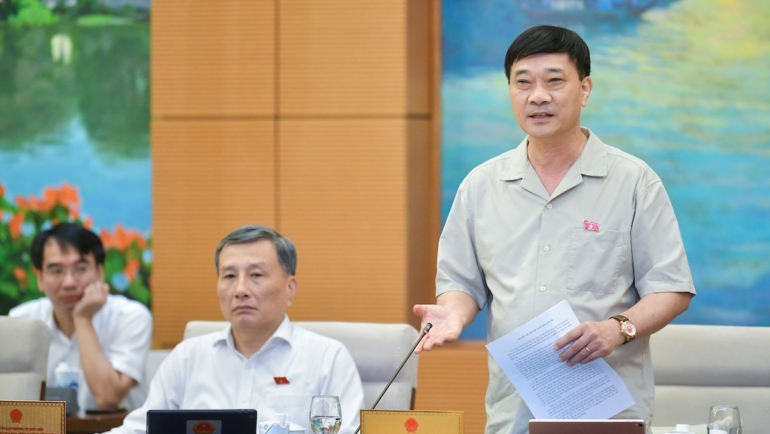 Ông Vũ Hồng Thanh, Chủ nhiệm Ủy ban Tài chính ngân sách phát biểu tại phiên họp ngày 14/8. Ảnh: Trung tâm báo chí Quốc hội