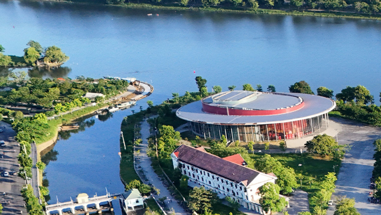 Vị tri dự dự xây cầu đi bộ qua sông An Cựu giao với sông Hương . Ảnh: Võ Thạnh