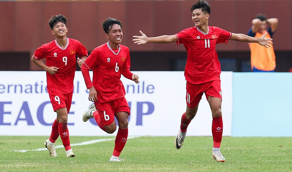 Cầu thủ U16 Việt Nam trong trận thắng Nhật Bản 1-0 tại giải giao hữu ở Trung Quốc ngày 20/8.