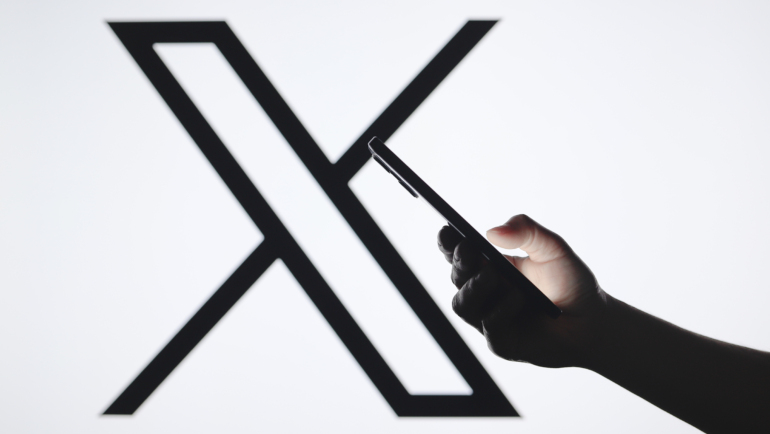 X (trước đây là Twitter) ngày càng mất khách quảng cáo sau khi Musk mua lại năm 2022. Ảnh: Reuters