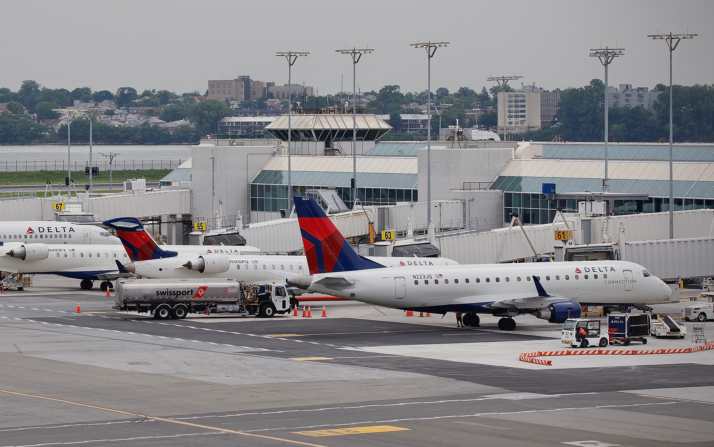 Các máy bay của Delta Airlines tại sân bay quốc tế La Guardia, New York ngày 20/7. Ảnh: AFP