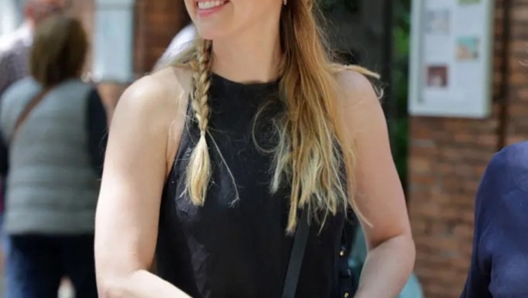 Amber Heard trên phố Madrid. Ảnh: Europa Press
