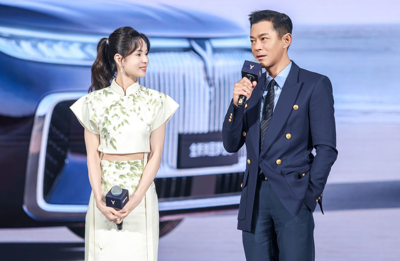 Lý Nhược Đồng 58 tuổi còn Cổ Thiên Lạc 53 tuổi. Ảnh: Sohu