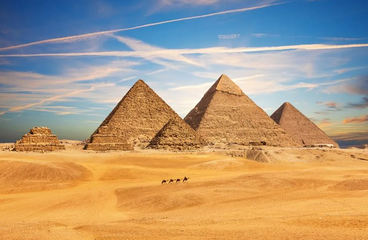 Các kim tự tháp Giza. Ảnh: AlexAnton/Shutterstock