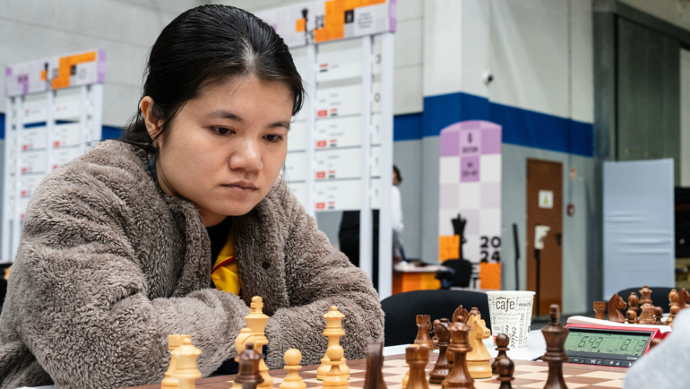 Phạm Lê Thảo Nguyên trong một ván đấu ở Olympiad cờ vua 2024 tại Budapest, Hungary. Ảnh: FIDE