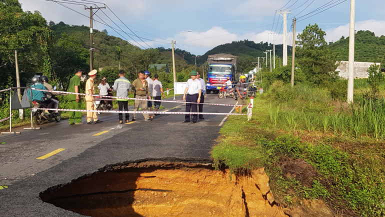 Hiện trường sạt lở. Ảnh: Hoài Thanh