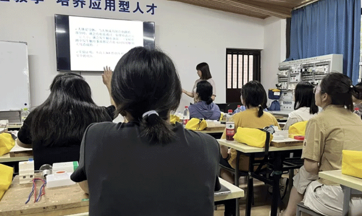 Lớp học kỹ thuật điện ở TP Thành Đô, tỉnh Tứ Xuyên, Trung Quốc. Ảnh: Sixth Tone