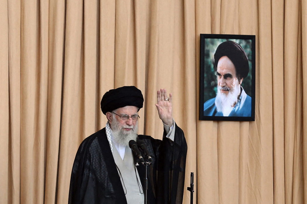 Lãnh tụ tối cao Iran Ayatollah Ali Khamenei trong buổi thuyết giáo ở Tehran ngày 4/10. Ảnh: AFP