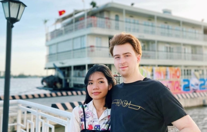 Khanh Khanh và Nathan tại , trong chuyến về thăm gia đình . Ảnh: Nhân vật cung cấp