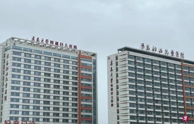 Một số bệnh viện ở Thanh Đảo có liên quan đến ngành công nghiệp mang thai hộ không chính thức, bao gồm Bệnh viện Phụ sản và Trẻ em Thanh Đảo. Ảnh: Thinkchina