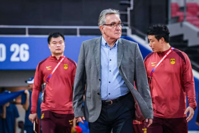 HLV Branko Ivankovic trong trận Trung Quốc thắng Bahrain 1-0 hôm 14/11. Ảnh: Instagram/Branko Ivankovic