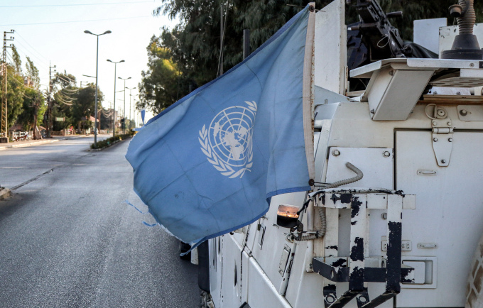 Cờ Liên Hợp Quốc trên xe của Lực lượng Lâm thời Liên Hợp Quốc tại Lebanon (UNFIL) đang tuần tra ở Marjayoun, miền nam Lebanon ngày 8/10. Ảnh: AFP