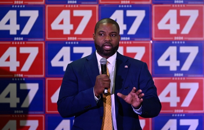 Hạ nghị sĩ Cộng hòa Byron Donalds tại một sự kiện vận động tranh cử cho ông Donald Trump ở thành phố Atlanta, bang Georgia ngày 31/10. Ảnh: AFP