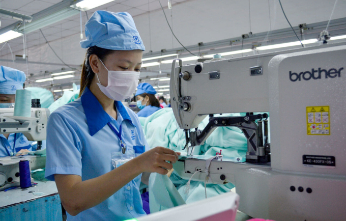 Công nhân đang làm việc tại nhà máy may của Garmex Sài Gòn hồi trước dịch. Ảnh: GMC