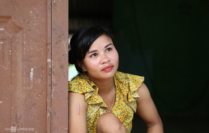 Chị Hồ Thị Na mong được cấp đất sản xuất gần nhà. Ảnh: Đắc Thành