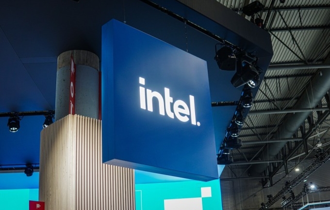 Logo Intel tại triển lãm MWC, tháng 2/2023. Ảnh: Lưu Quý