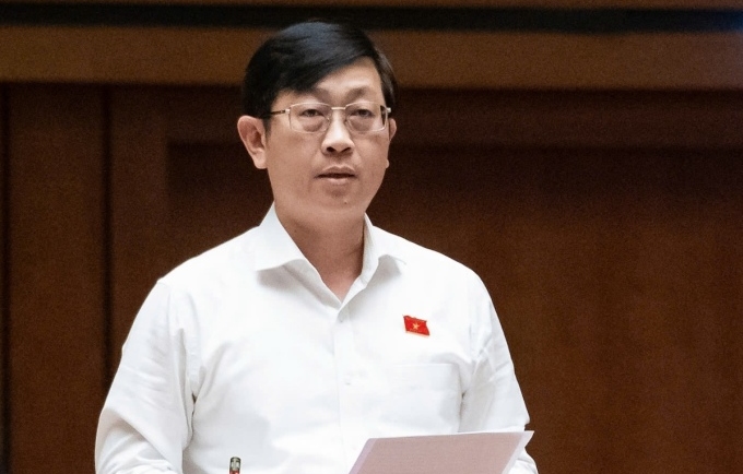 Ông Nguyễn Hữu Thông, Phó trưởng đoàn chuyên trách tỉnh Bình Thuận phát biểu tại phiên thảo luận kinh tế xã hội, sáng 4/11. Ảnh: Trung tâm báo chí Quốc hội