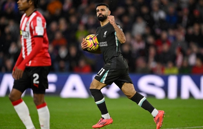 Mohamed Salah mừng bàn trong trận Liverpool thắng Southampton 3-2 ở vòng 12 Ngoại hạng Anh. Ảnh: Reuters