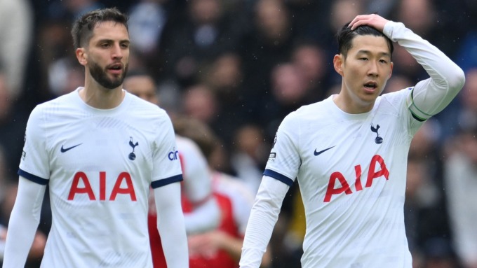 Bentancur (trái) và Son Heung Min trong trận Tottenham gặp Arsenal mùa 2023-2024. Ảnh: Colorsport