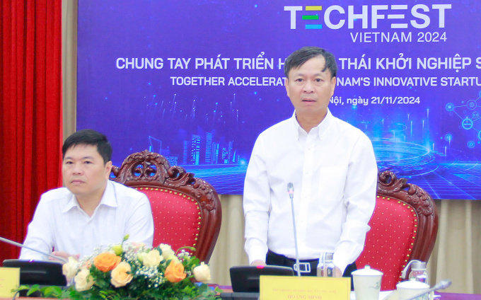 Thứ trưởng Hoàng Minh chia sẻ điểm mới của Techfest 2024 trong buổi họp báo ngày 21/11. Ảnh: TTTT